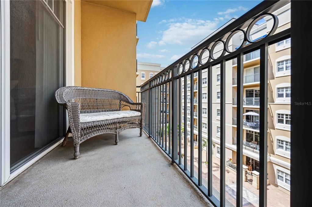 For Sale: $394,900 (2 beds, 2 baths, 1084 Square Feet)