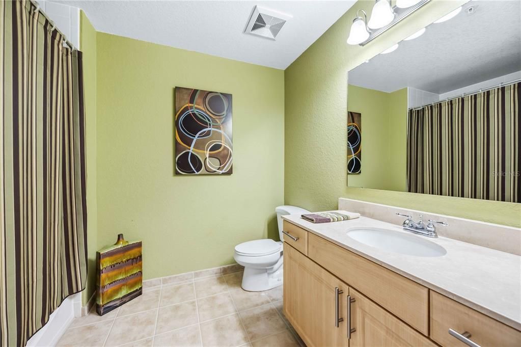 For Sale: $394,900 (2 beds, 2 baths, 1084 Square Feet)