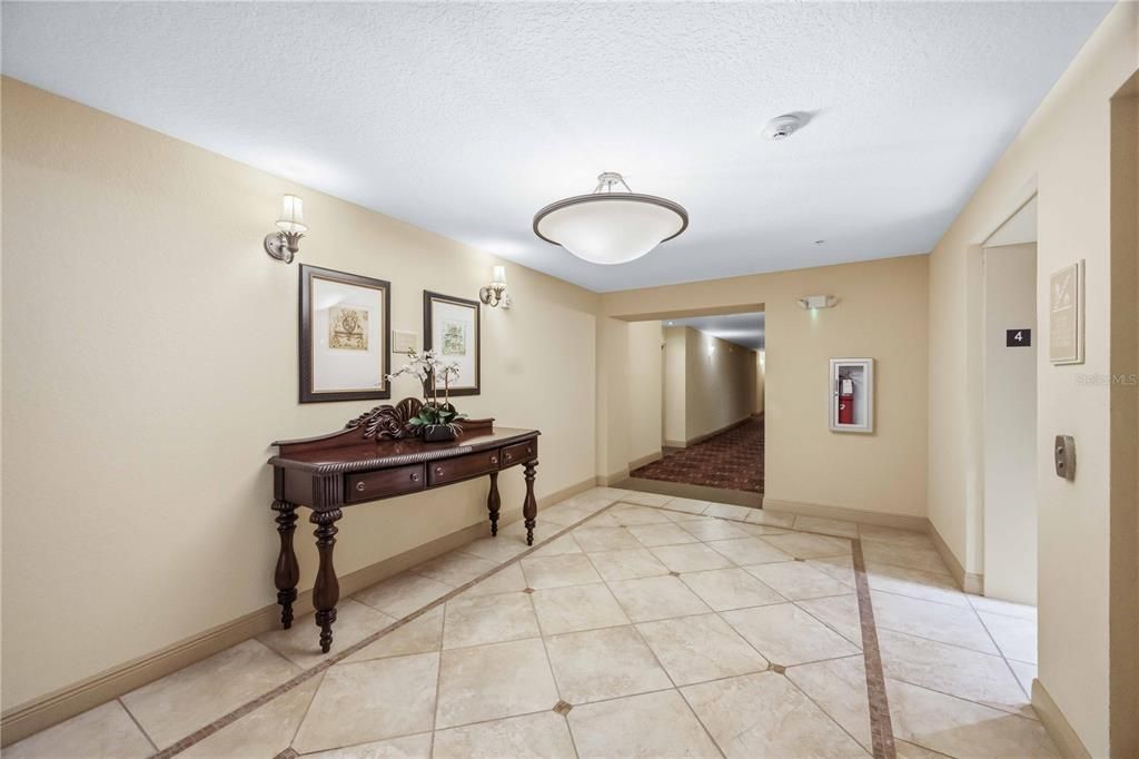For Sale: $394,900 (2 beds, 2 baths, 1084 Square Feet)