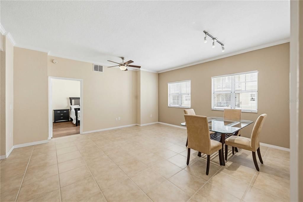 For Sale: $394,900 (2 beds, 2 baths, 1084 Square Feet)