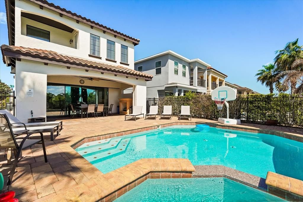 For Sale: $950,000 (5 beds, 4 baths, 3273 Square Feet)