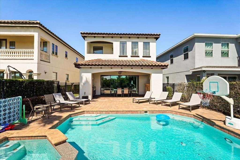 For Sale: $950,000 (5 beds, 4 baths, 3273 Square Feet)