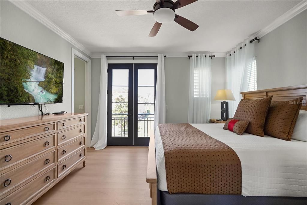 For Sale: $950,000 (5 beds, 4 baths, 3273 Square Feet)