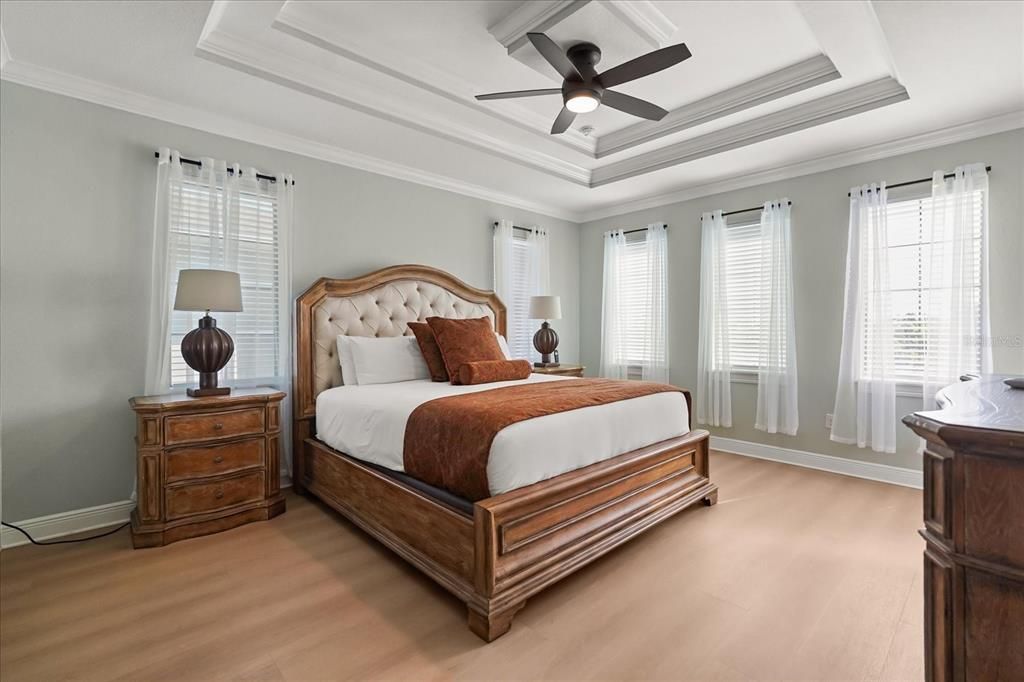 For Sale: $950,000 (5 beds, 4 baths, 3273 Square Feet)