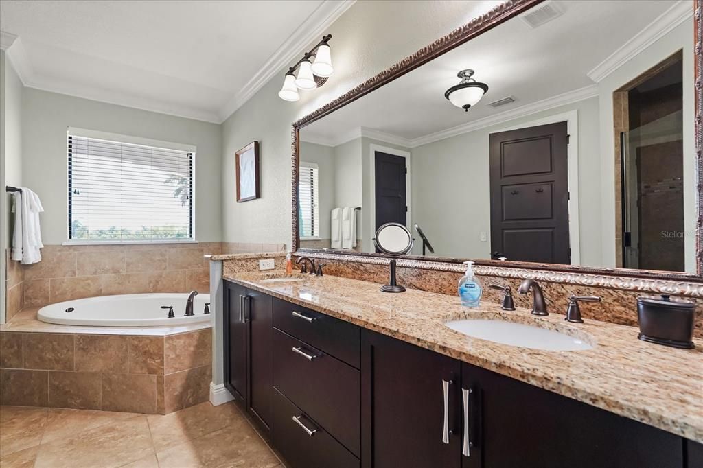 For Sale: $950,000 (5 beds, 4 baths, 3273 Square Feet)