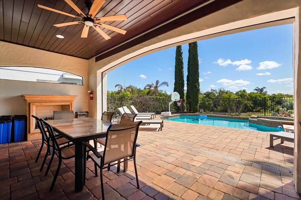 For Sale: $950,000 (5 beds, 4 baths, 3273 Square Feet)