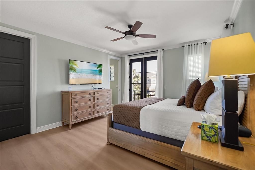 For Sale: $950,000 (5 beds, 4 baths, 3273 Square Feet)