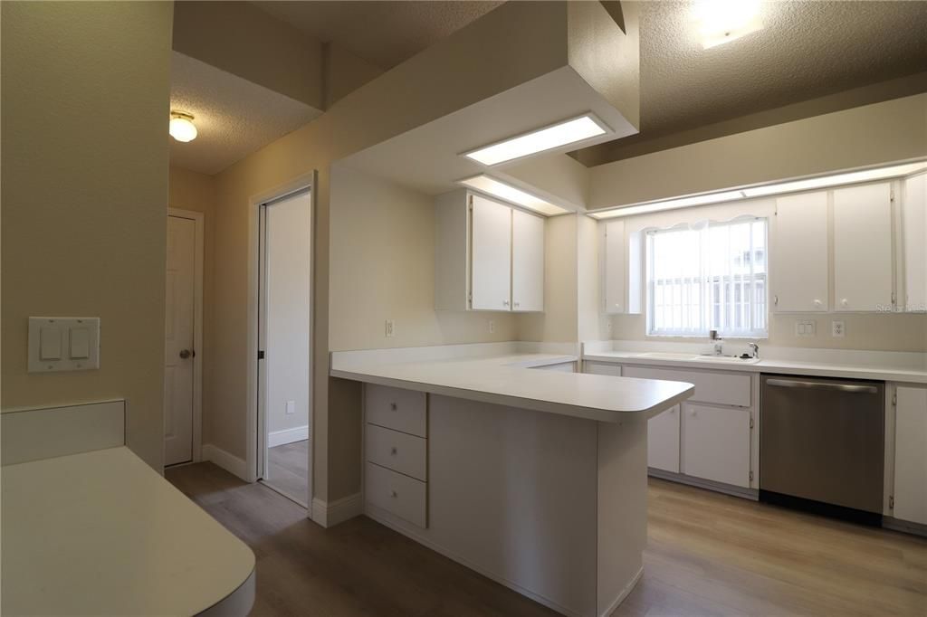For Rent: $2,100 (2 beds, 2 baths, 1571 Square Feet)