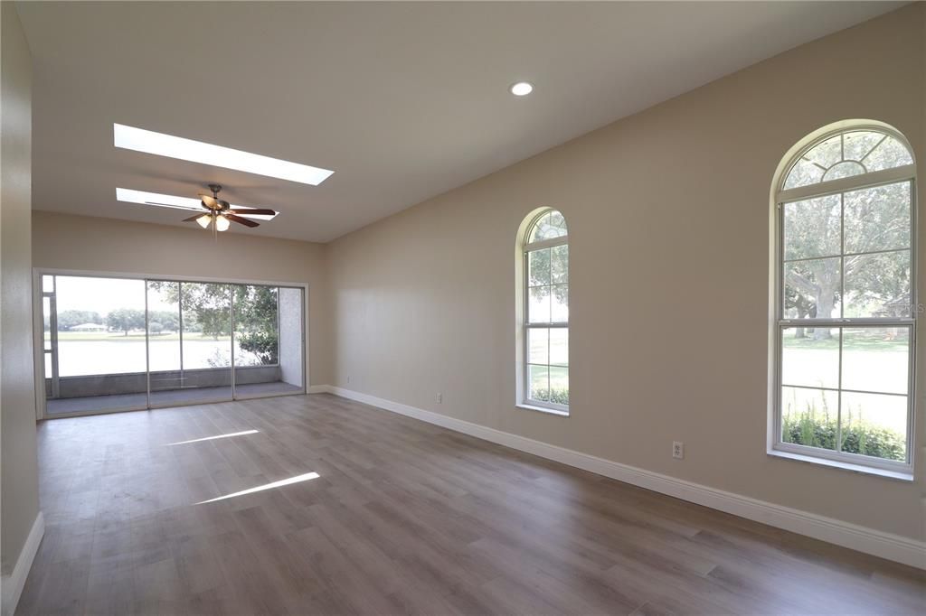 For Rent: $2,100 (2 beds, 2 baths, 1571 Square Feet)