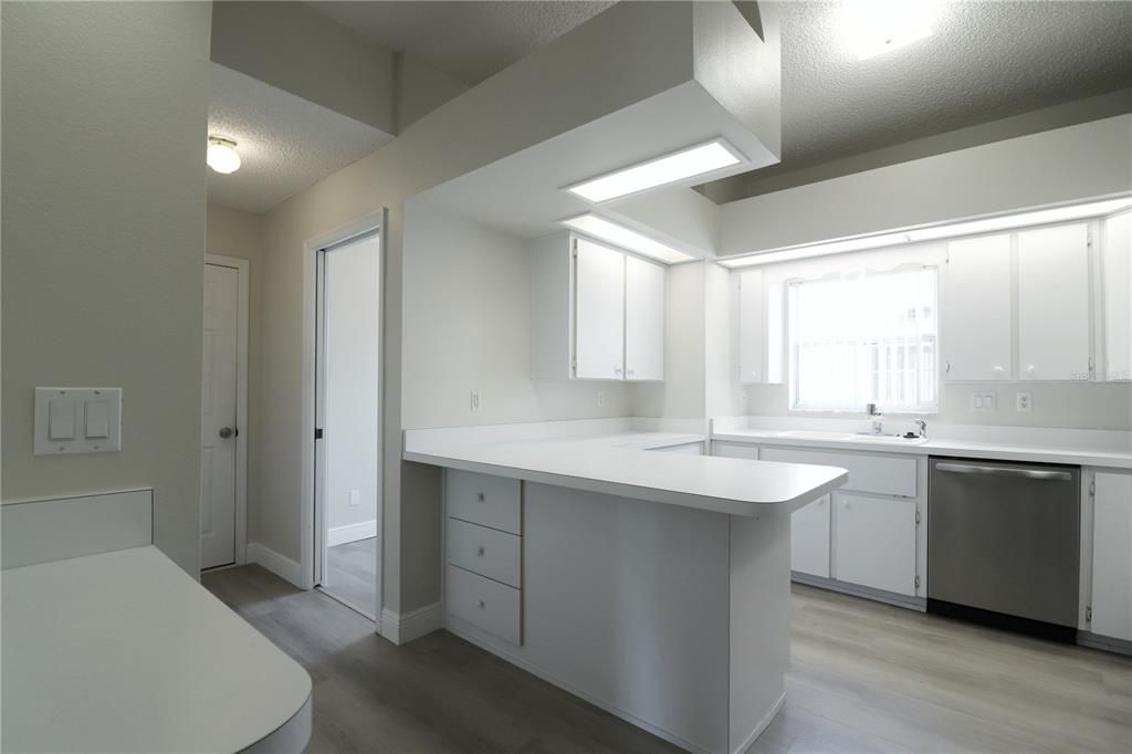 For Rent: $2,100 (2 beds, 2 baths, 1571 Square Feet)