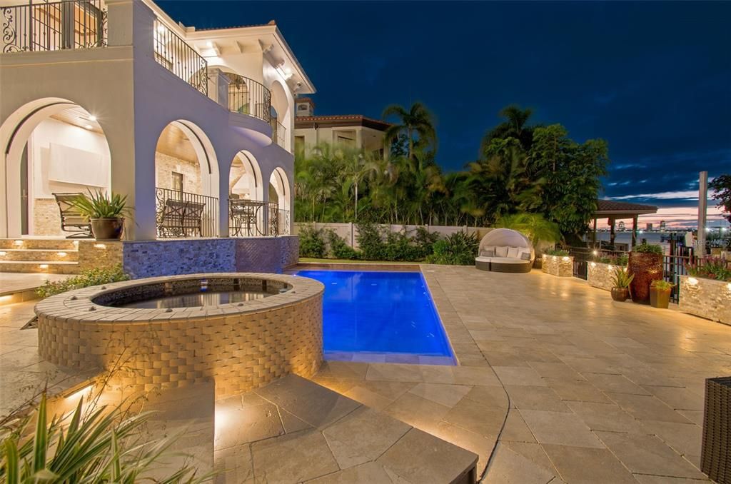 На продажу: $6,995,000 (5 спален, 6 ванн, 7828 Квадратных фут)