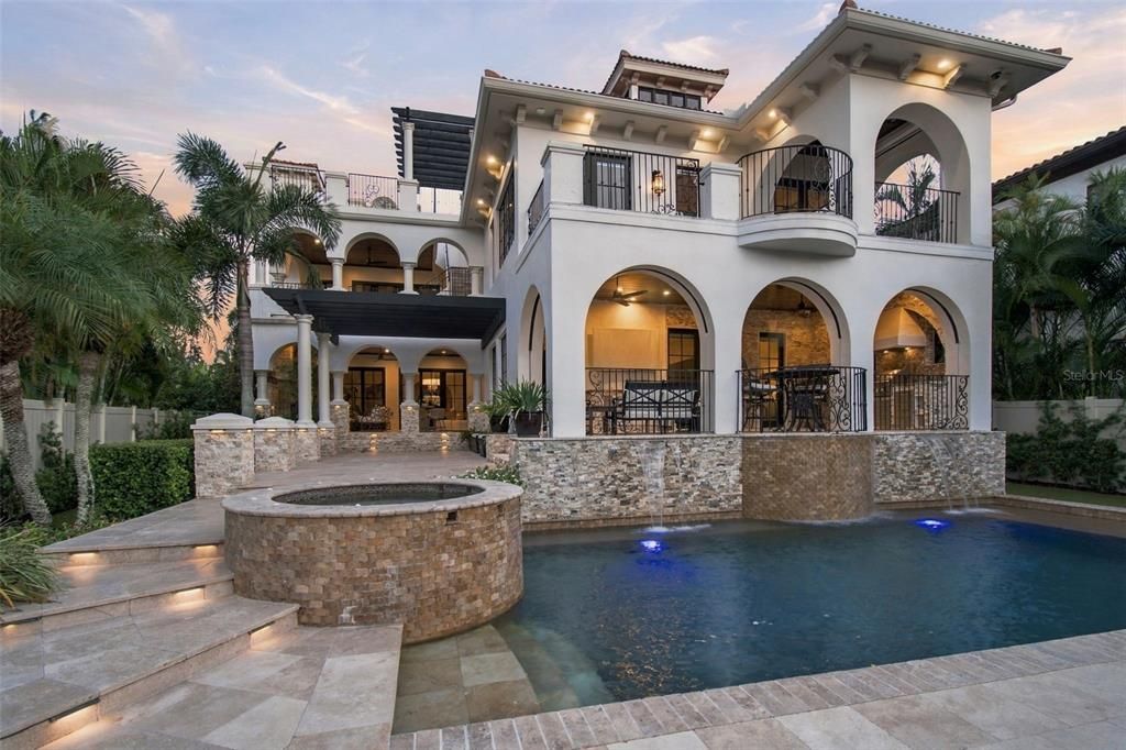 На продажу: $6,995,000 (5 спален, 6 ванн, 7828 Квадратных фут)
