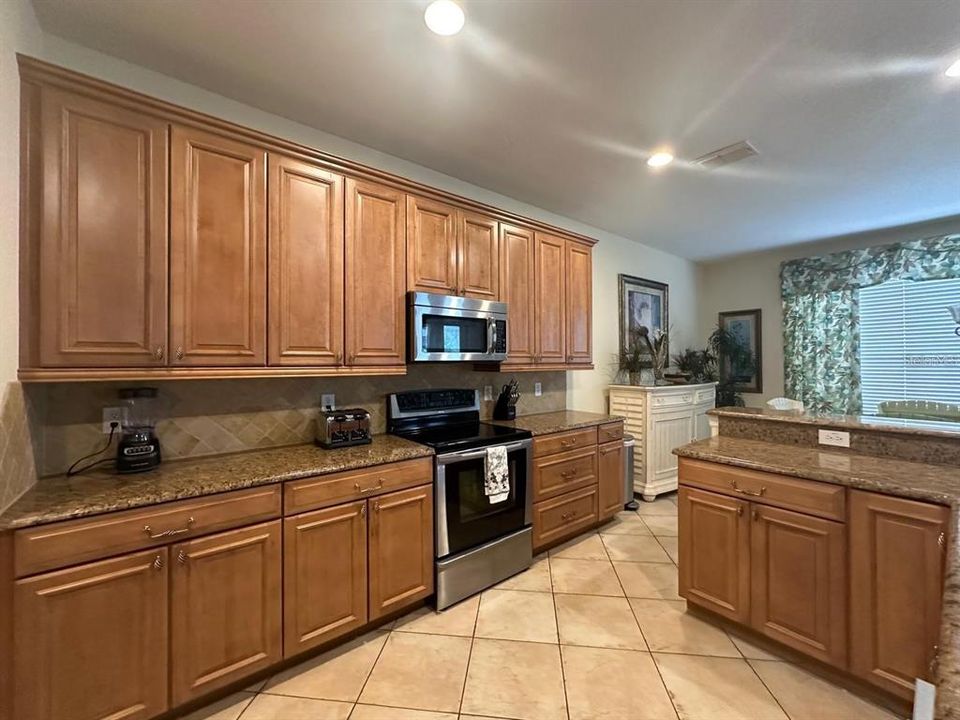 For Rent: $3,250 (6 beds, 5 baths, 3512 Square Feet)