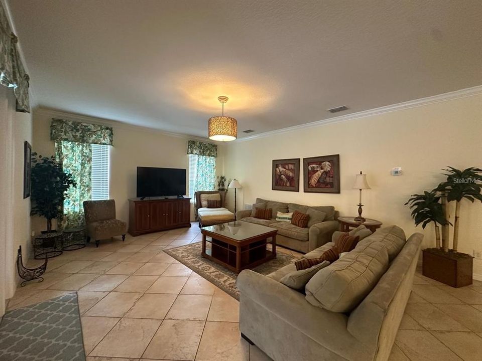 For Rent: $3,250 (6 beds, 5 baths, 3512 Square Feet)