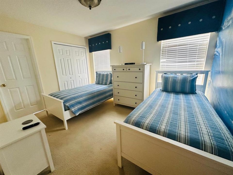 For Rent: $3,250 (6 beds, 5 baths, 3512 Square Feet)
