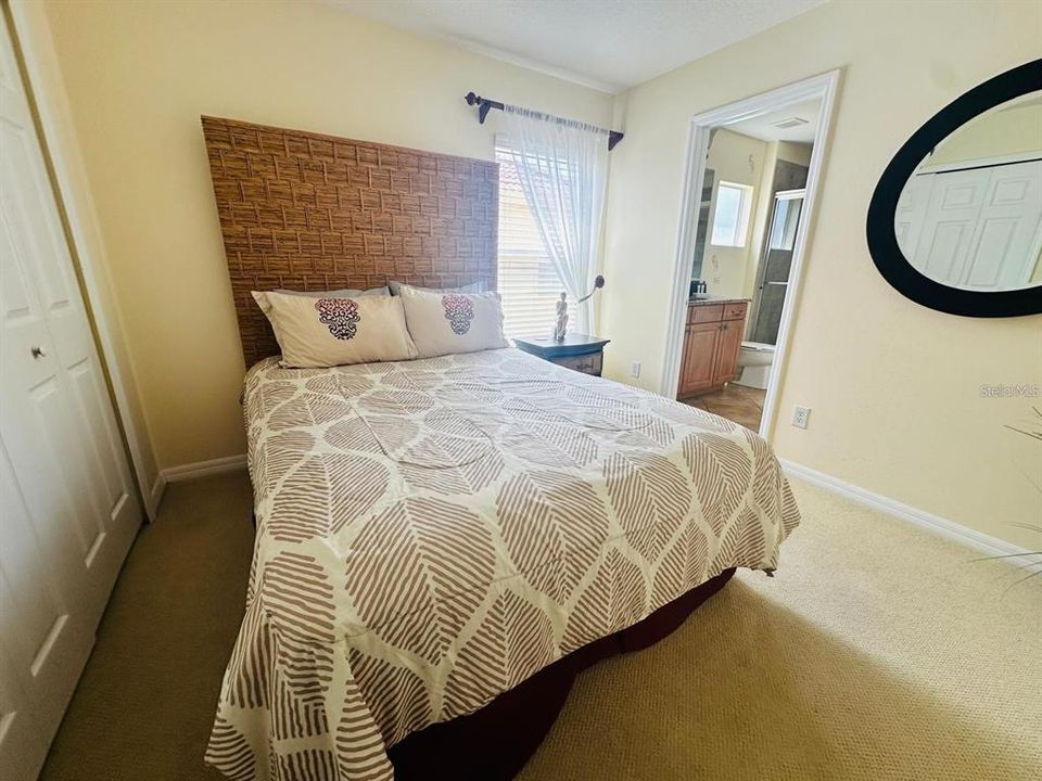 For Rent: $3,250 (6 beds, 5 baths, 3512 Square Feet)