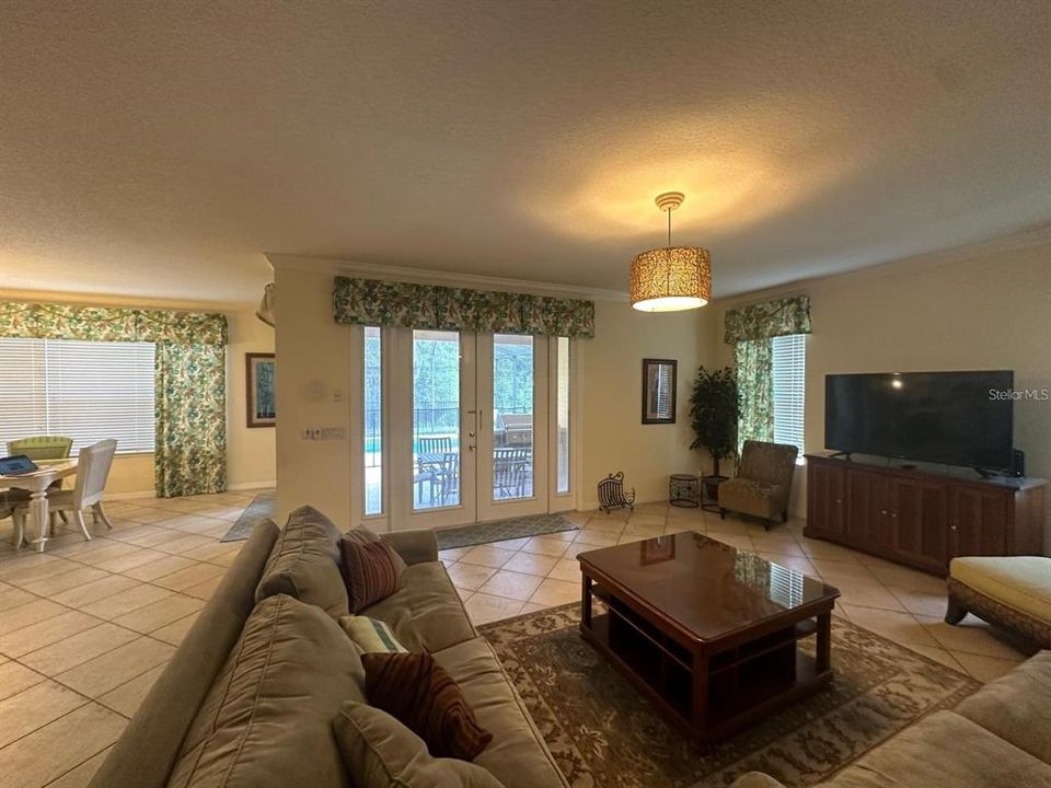 For Rent: $3,250 (6 beds, 5 baths, 3512 Square Feet)