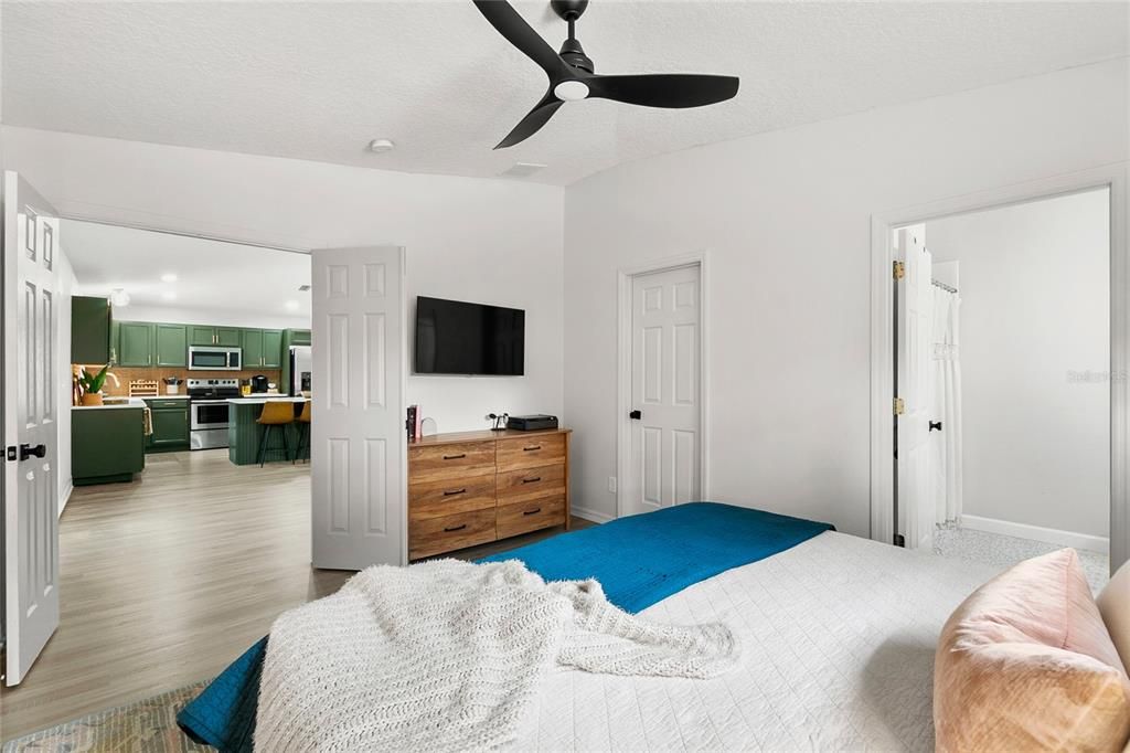 For Sale: $389,000 (3 beds, 2 baths, 1462 Square Feet)