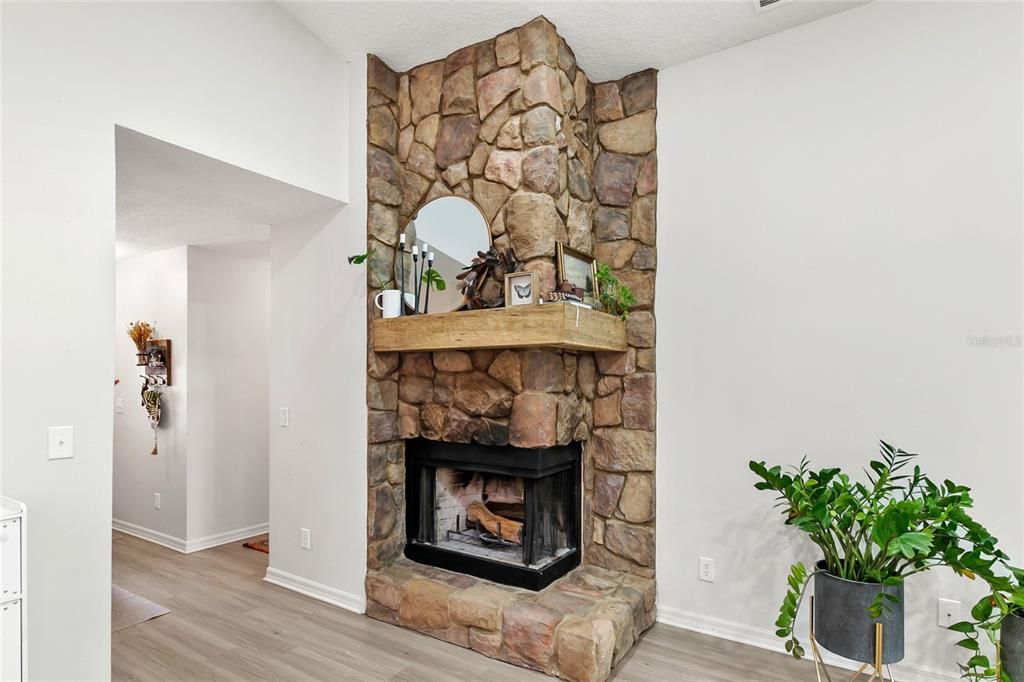 For Sale: $389,000 (3 beds, 2 baths, 1462 Square Feet)