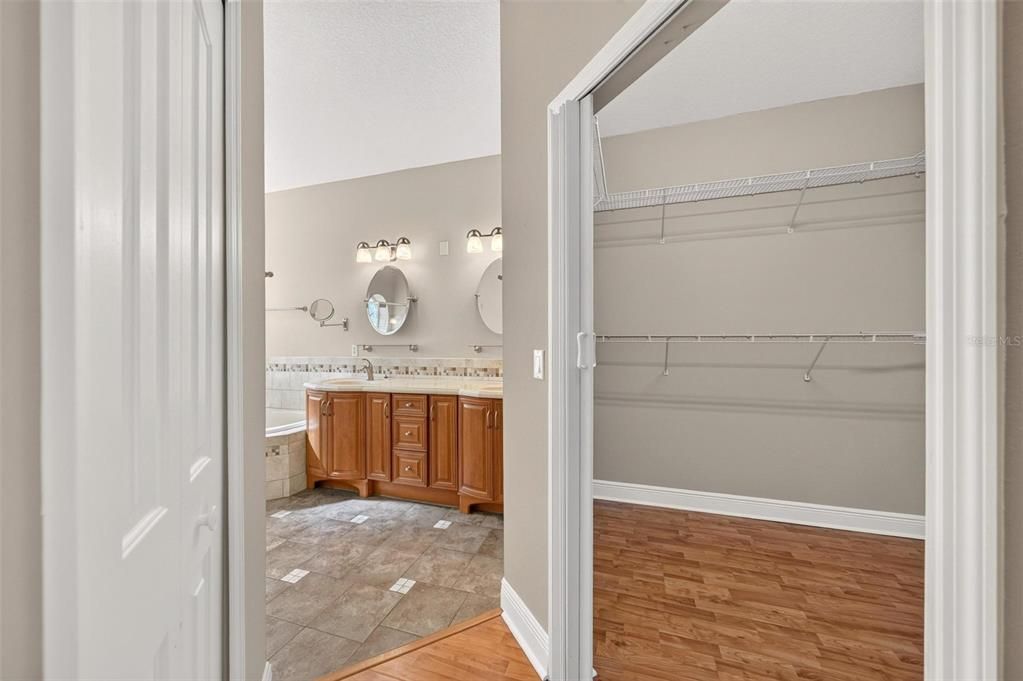 For Sale: $555,000 (3 beds, 2 baths, 1896 Square Feet)