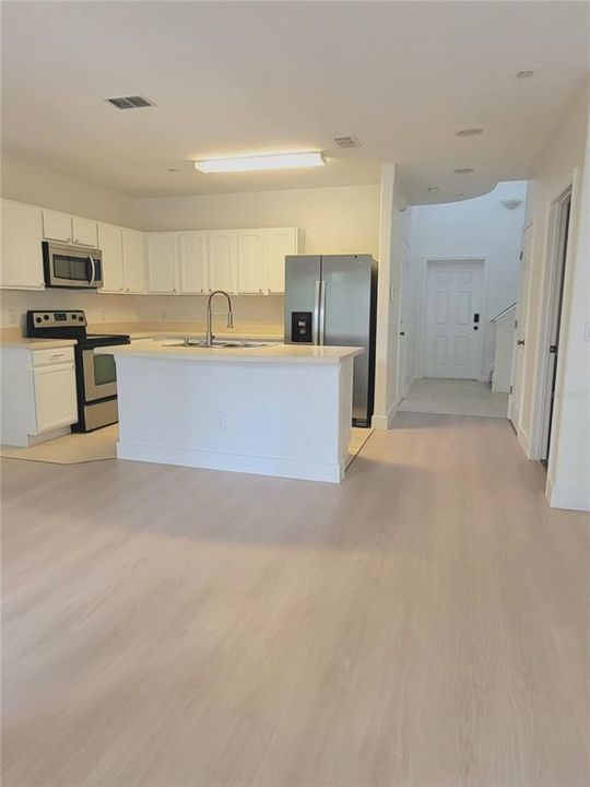 For Rent: $2,200 (3 beds, 2 baths, 1464 Square Feet)