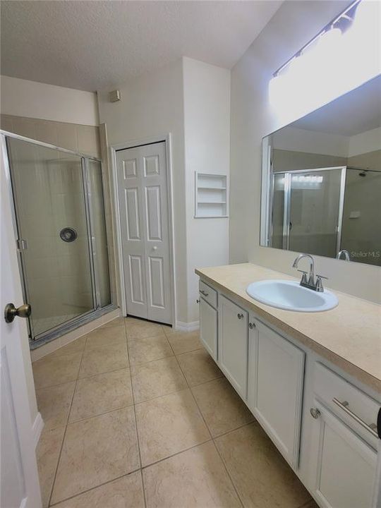 For Rent: $2,200 (3 beds, 2 baths, 1464 Square Feet)