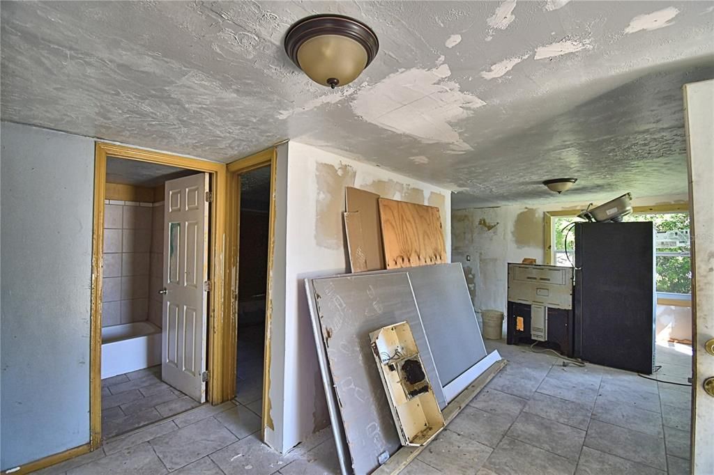 На продажу: $89,900 (3 спален, 1 ванн, 680 Квадратных фут)