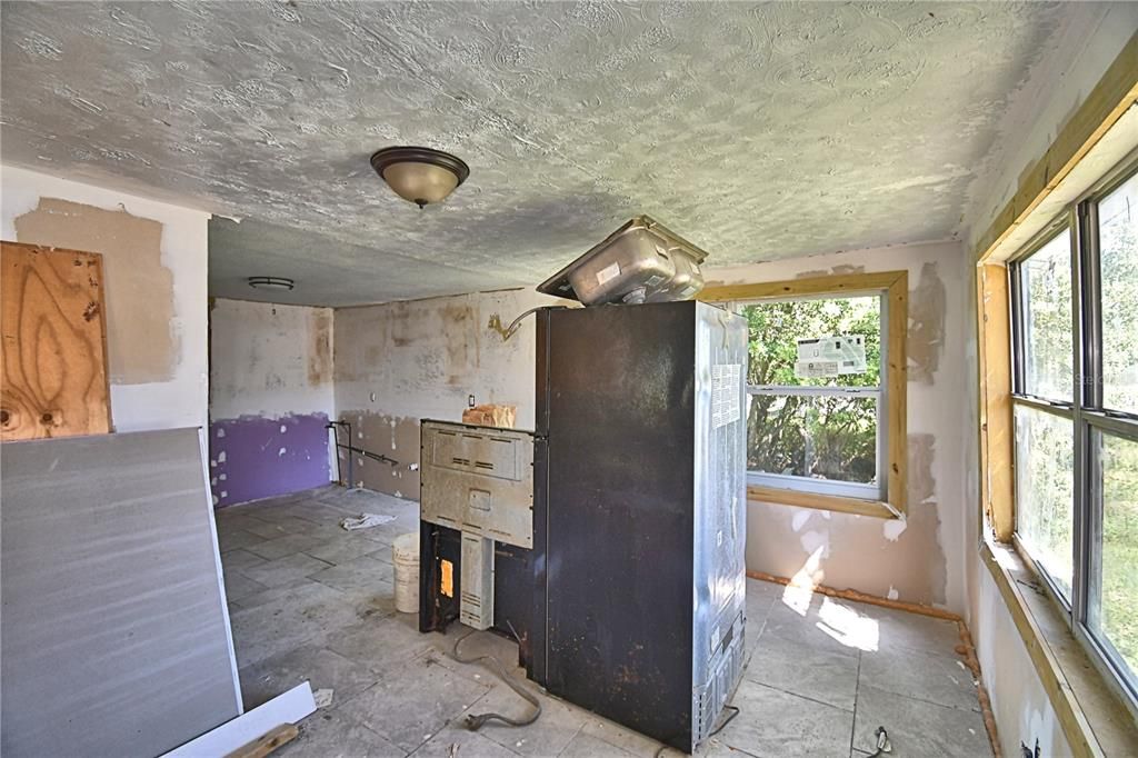 На продажу: $89,900 (3 спален, 1 ванн, 680 Квадратных фут)