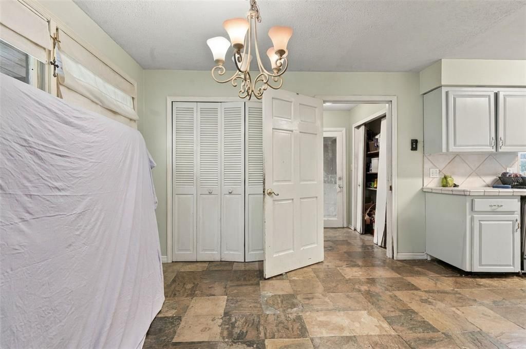En Venta: $310,000 (3 camas, 2 baños, 2600 Pies cuadrados)