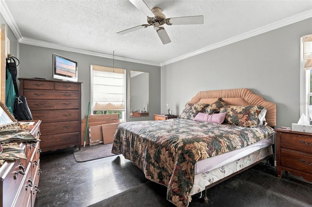 En Venta: $310,000 (3 camas, 2 baños, 2600 Pies cuadrados)