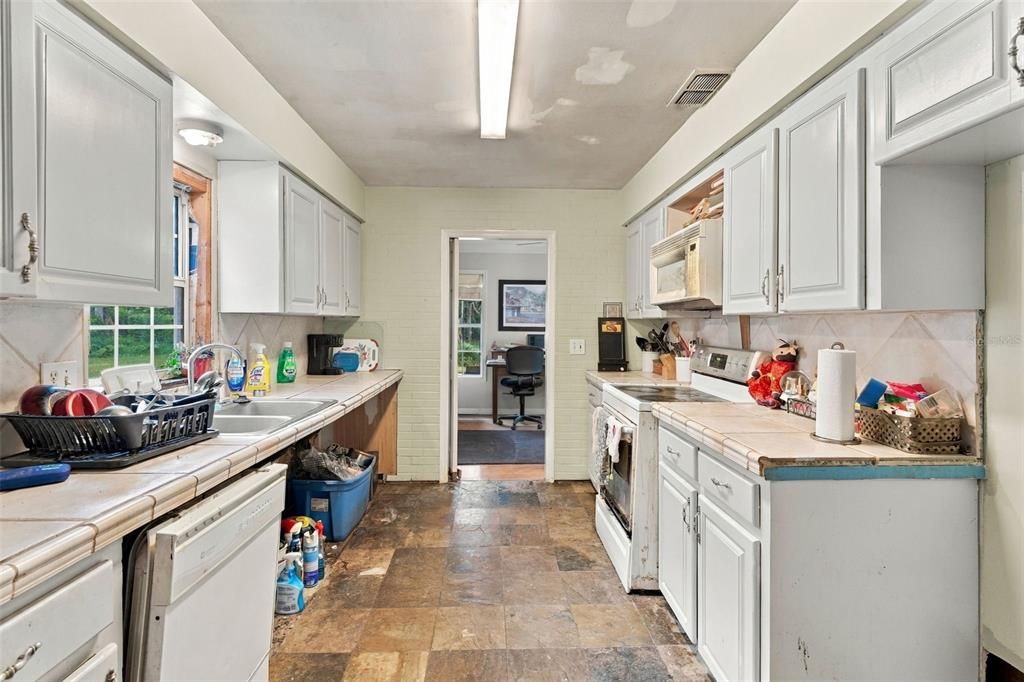 En Venta: $310,000 (3 camas, 2 baños, 2600 Pies cuadrados)