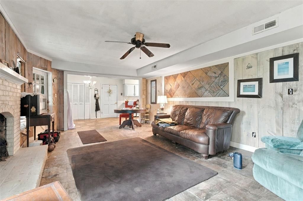 En Venta: $310,000 (3 camas, 2 baños, 2600 Pies cuadrados)