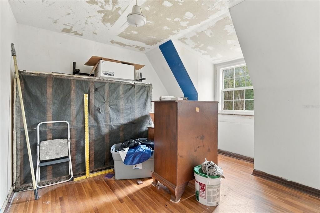 En Venta: $310,000 (3 camas, 2 baños, 2600 Pies cuadrados)