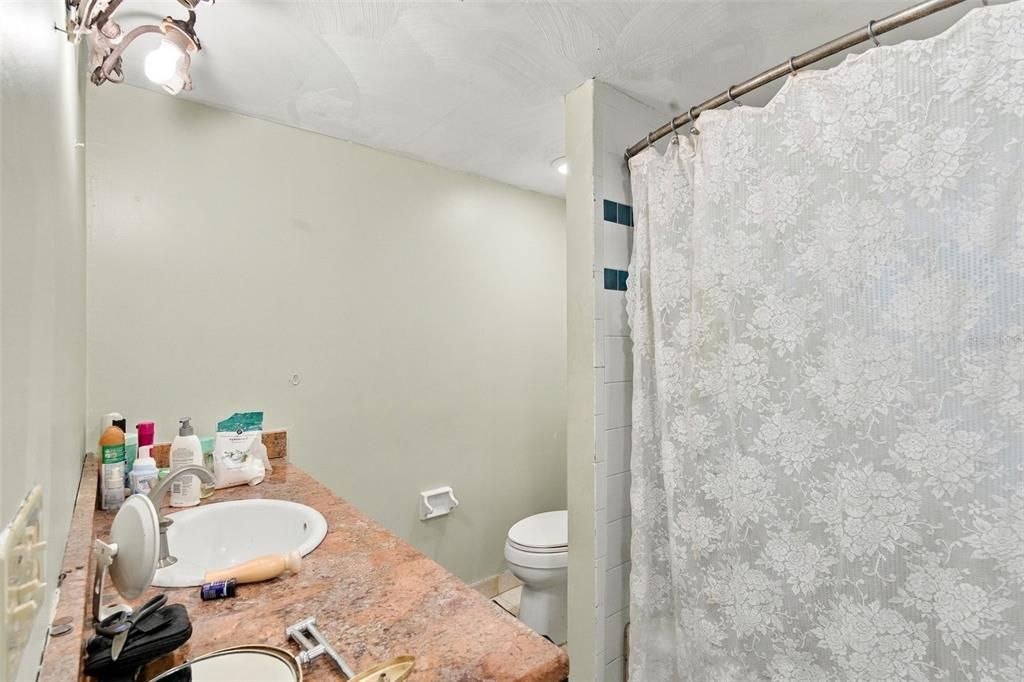 En Venta: $310,000 (3 camas, 2 baños, 2600 Pies cuadrados)