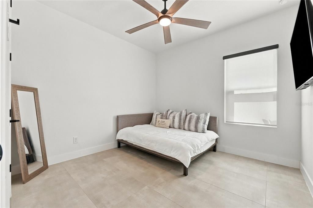For Rent: $3,300 (4 beds, 2 baths, 1903 Square Feet)