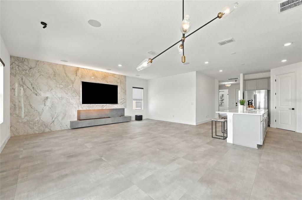 For Rent: $3,300 (4 beds, 2 baths, 1903 Square Feet)