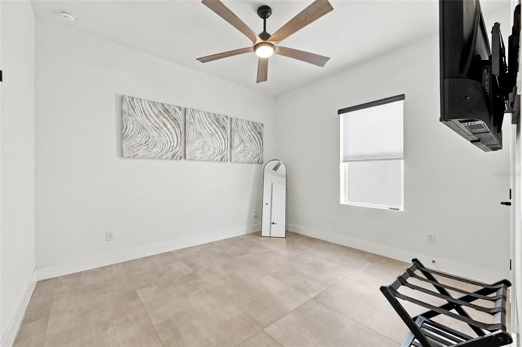 For Rent: $3,300 (4 beds, 2 baths, 1903 Square Feet)