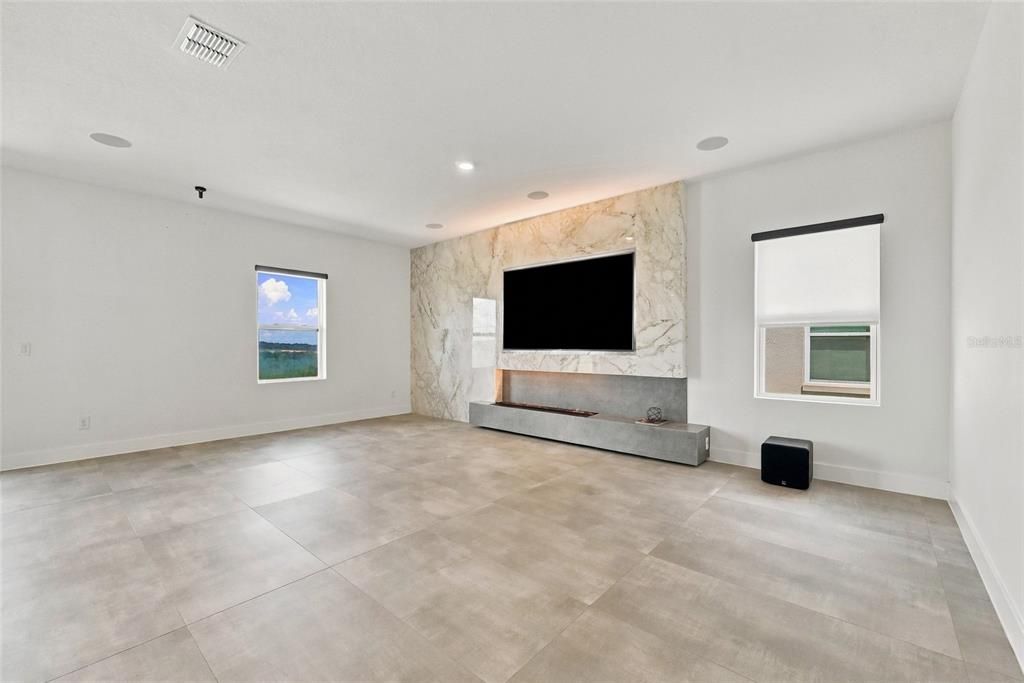 For Rent: $3,300 (4 beds, 2 baths, 1903 Square Feet)