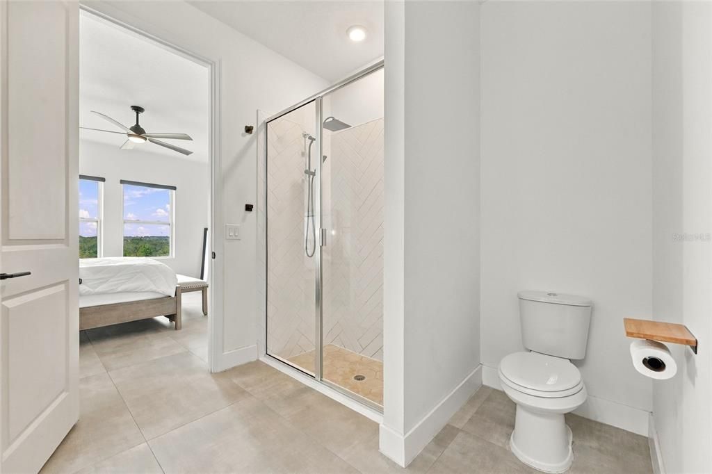 For Rent: $3,300 (4 beds, 2 baths, 1903 Square Feet)