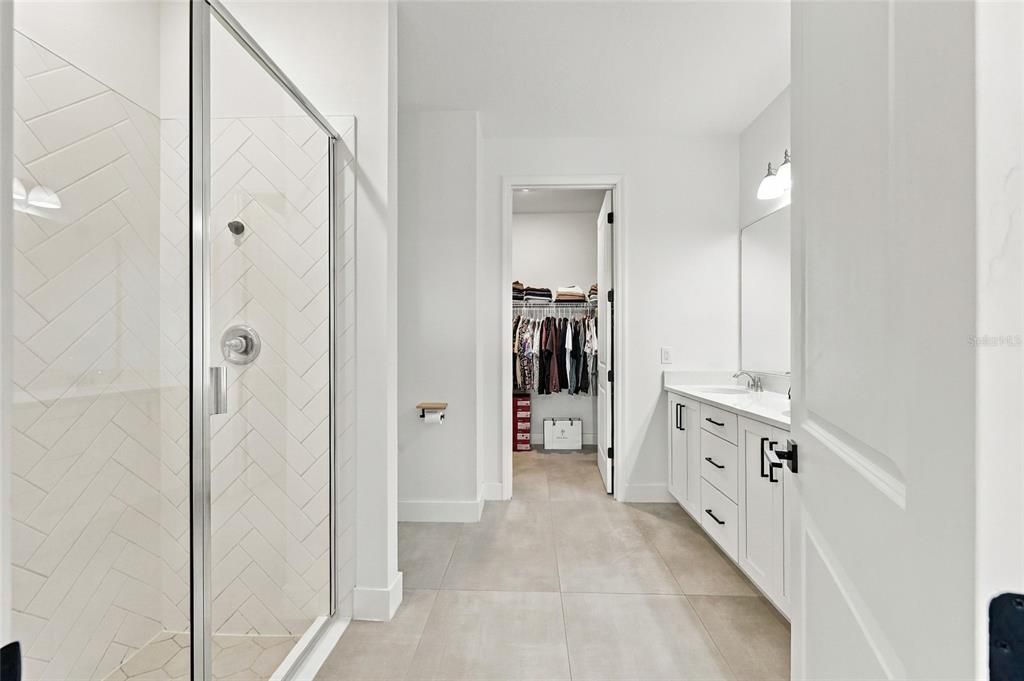 For Rent: $3,300 (4 beds, 2 baths, 1903 Square Feet)