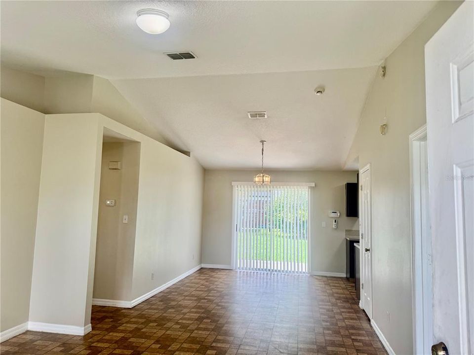 For Rent: $1,950 (3 beds, 2 baths, 1132 Square Feet)