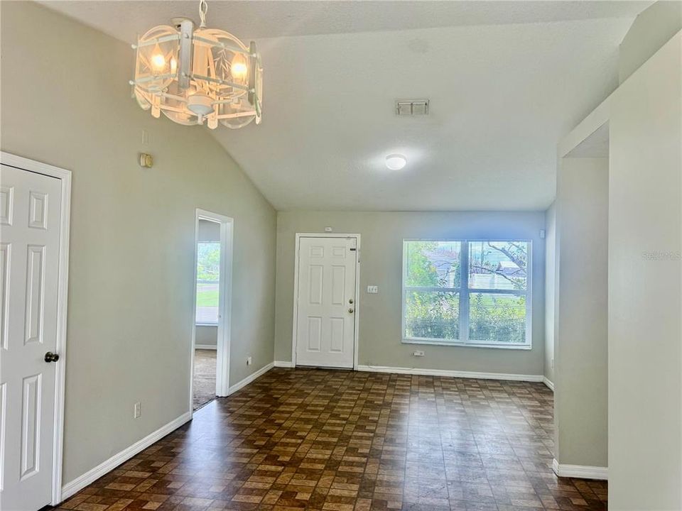 For Rent: $1,950 (3 beds, 2 baths, 1132 Square Feet)