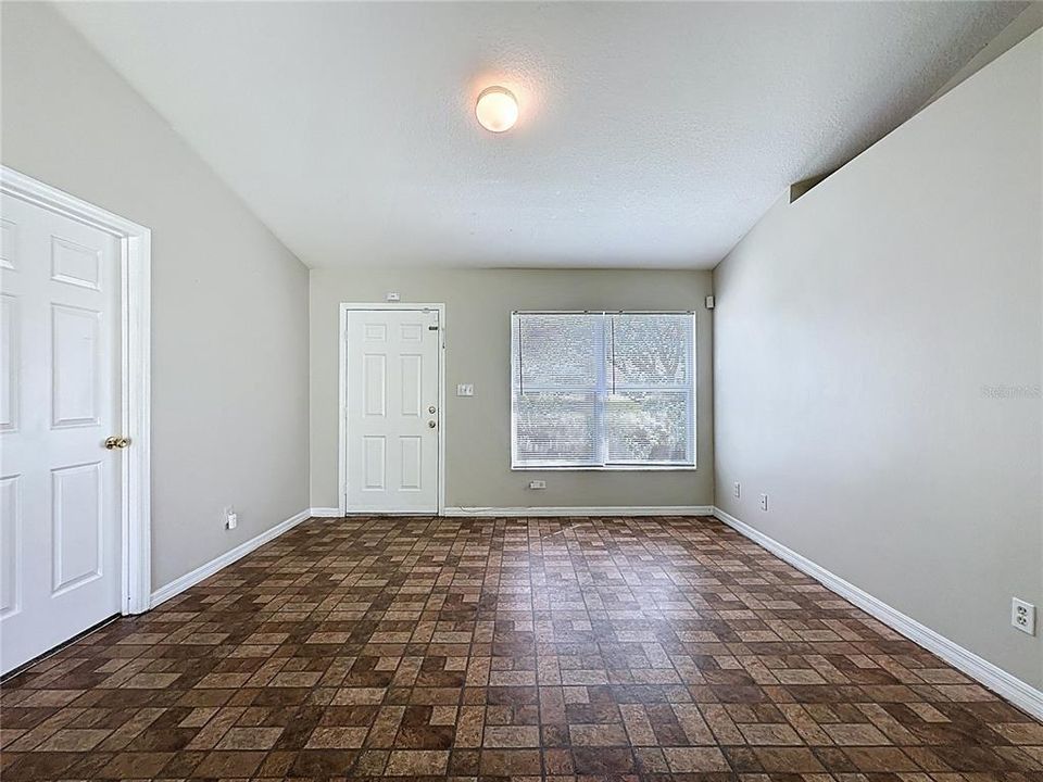 For Rent: $1,950 (3 beds, 2 baths, 1132 Square Feet)