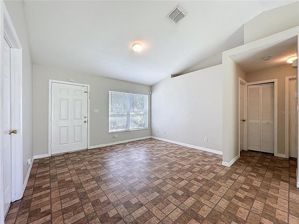 For Rent: $1,950 (3 beds, 2 baths, 1132 Square Feet)