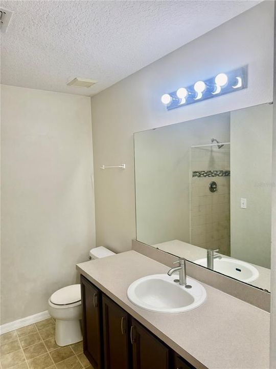 For Rent: $1,950 (3 beds, 2 baths, 1132 Square Feet)