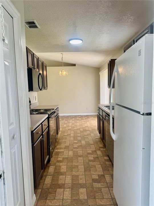 For Rent: $1,950 (3 beds, 2 baths, 1132 Square Feet)