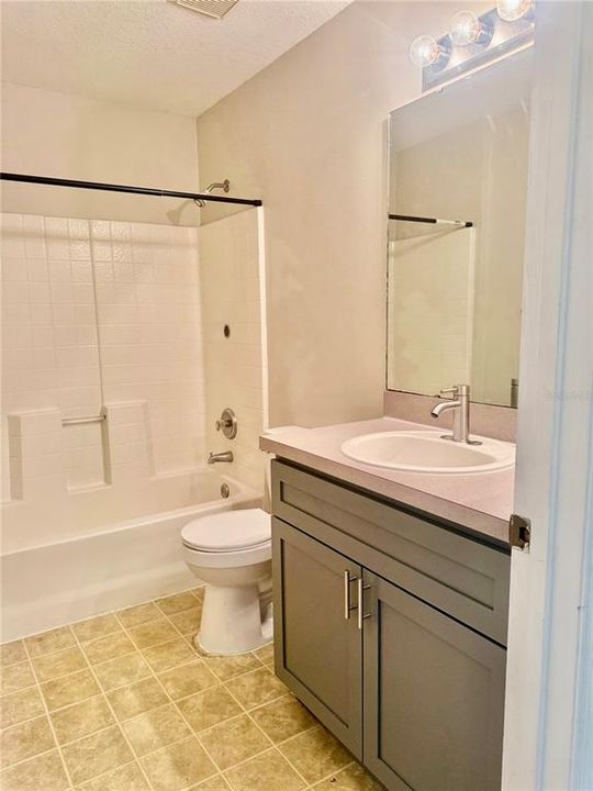 For Rent: $1,950 (3 beds, 2 baths, 1132 Square Feet)
