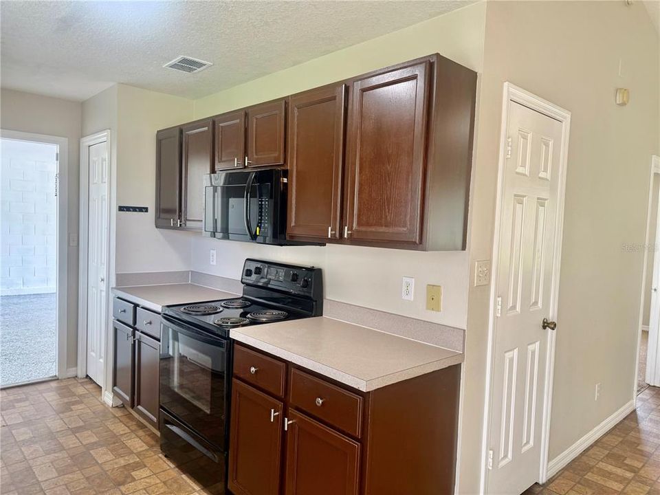 For Rent: $1,950 (3 beds, 2 baths, 1132 Square Feet)