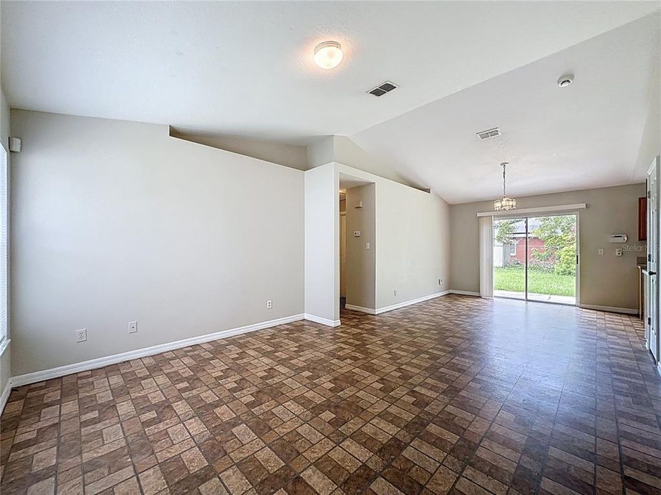 For Rent: $1,950 (3 beds, 2 baths, 1132 Square Feet)