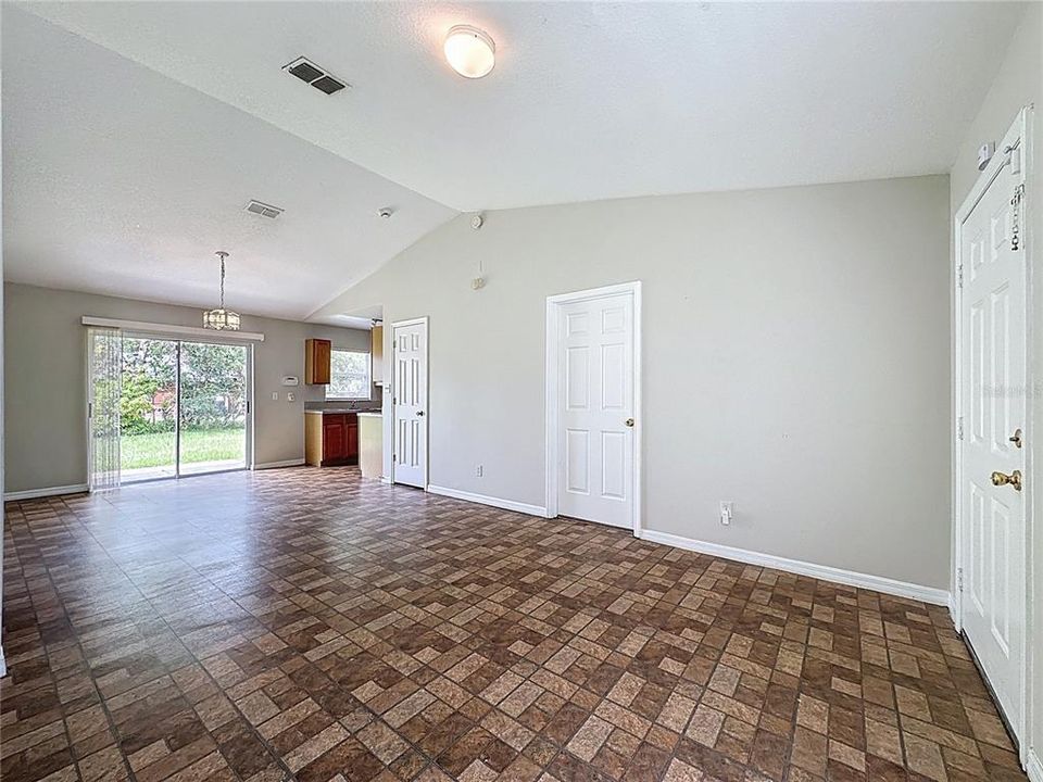 For Rent: $1,950 (3 beds, 2 baths, 1132 Square Feet)